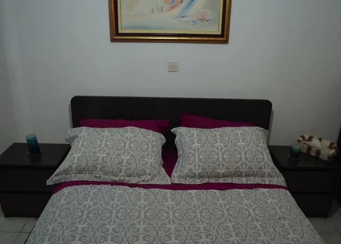 In The Center Of F Apartment *